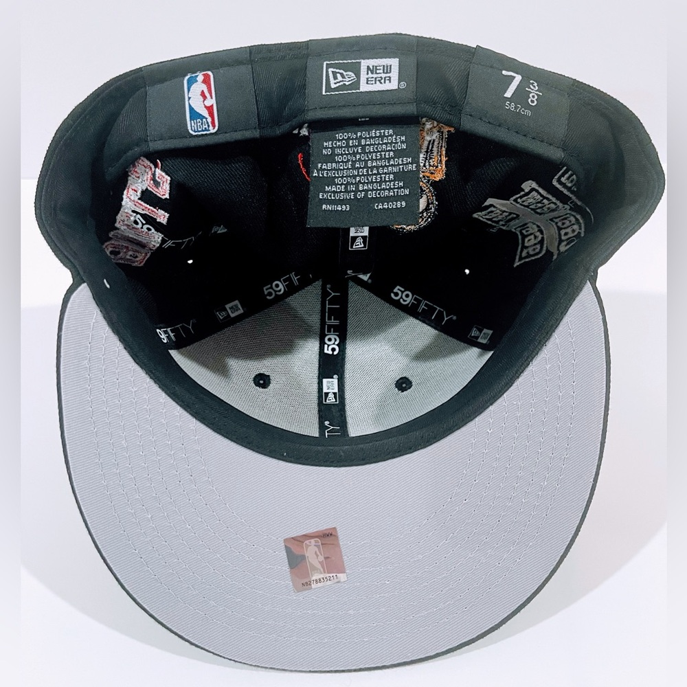 Chicago Bulls Black Fitted Hat with Championship Patches. - Picture 8 of 8